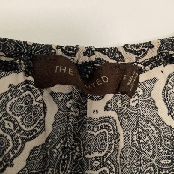 🛍️[DONATED] The Limited | Blouse tan black small lightweight printed - Picture 4 of 7